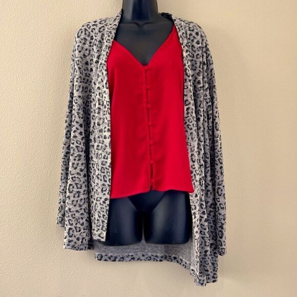 URBAN ROMANTICS RED BUTTON UP SHORT SLEEVE BLOUSE SIZE SMALL NWOT - Picture 2 of 6